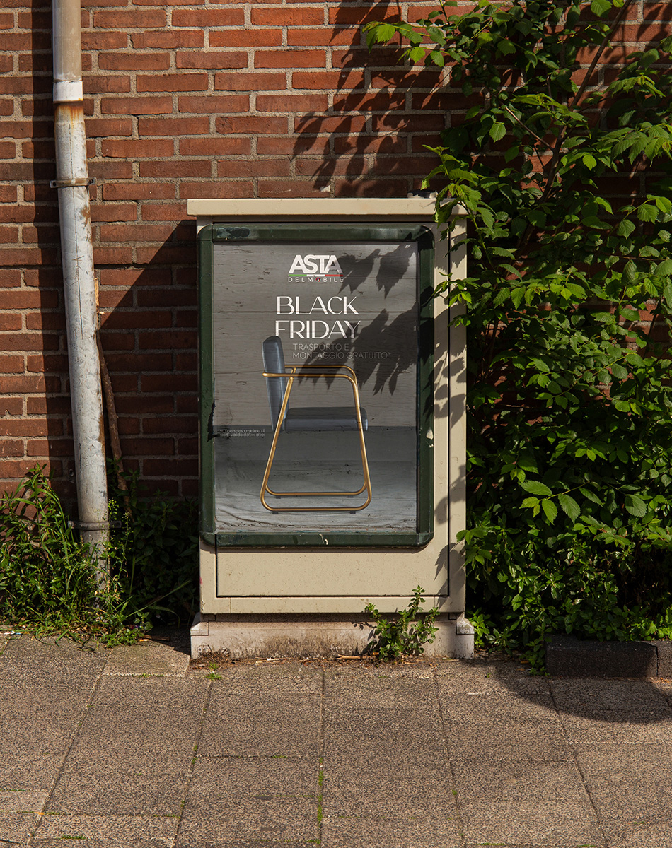 Campagna pubblicitaria outdoor black friday 2025