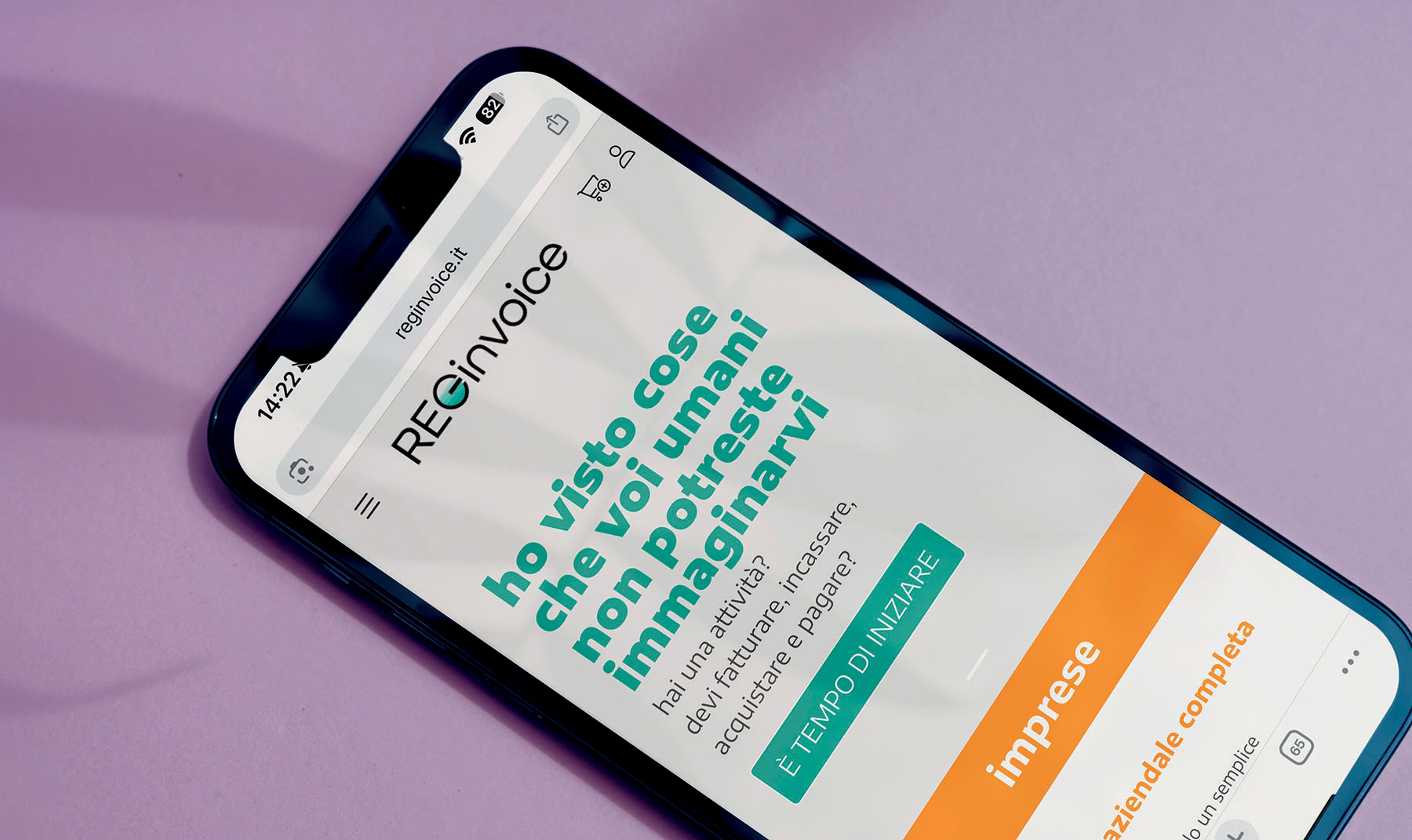 Schermata mobile del sito Reginvoice software gestionale con claim ironico e call to action, su sfondo lilla