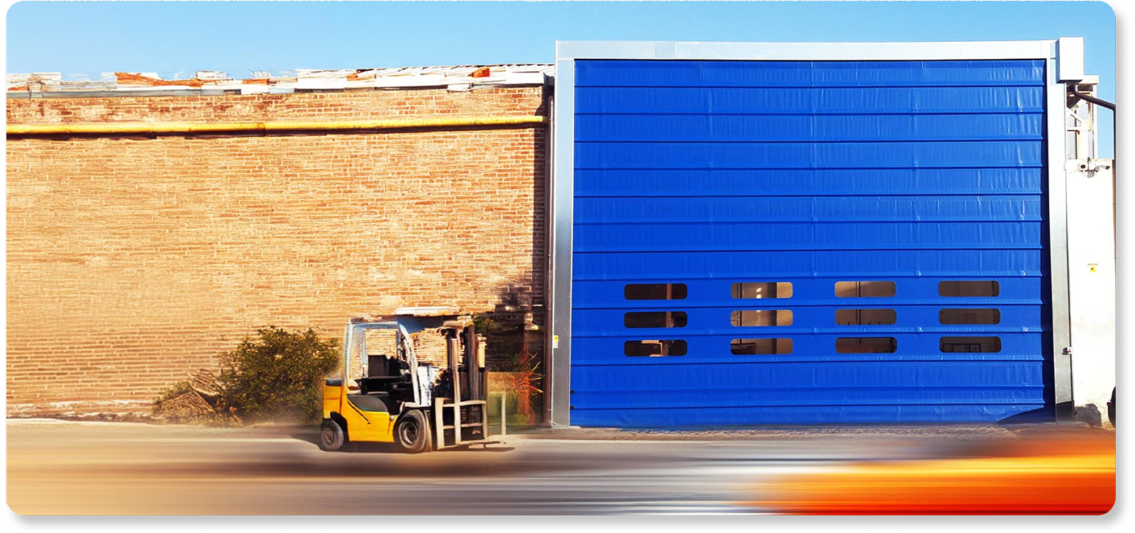 Foto ottimizzata di chiusura industriale in PVC con brand visibile, resa migliorata per utilizzo commerciale